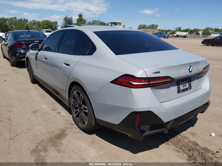 BMW 530 XDRIVE* MPACK* 360* KEYLESS* AMBIENT* , снимка 6 - Автомобили и джипове - 55512602