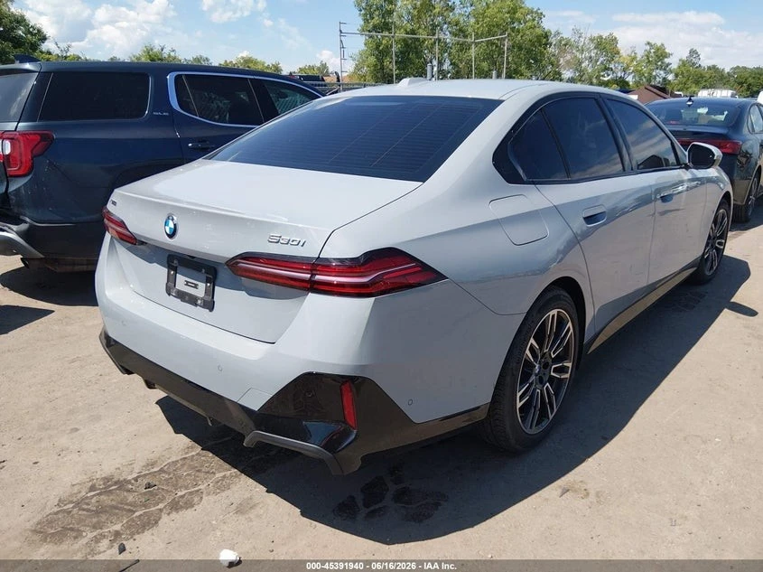 BMW 530 XDRIVE* MPACK* 360* KEYLESS* AMBIENT* , снимка 8 - Автомобили и джипове - 55512602