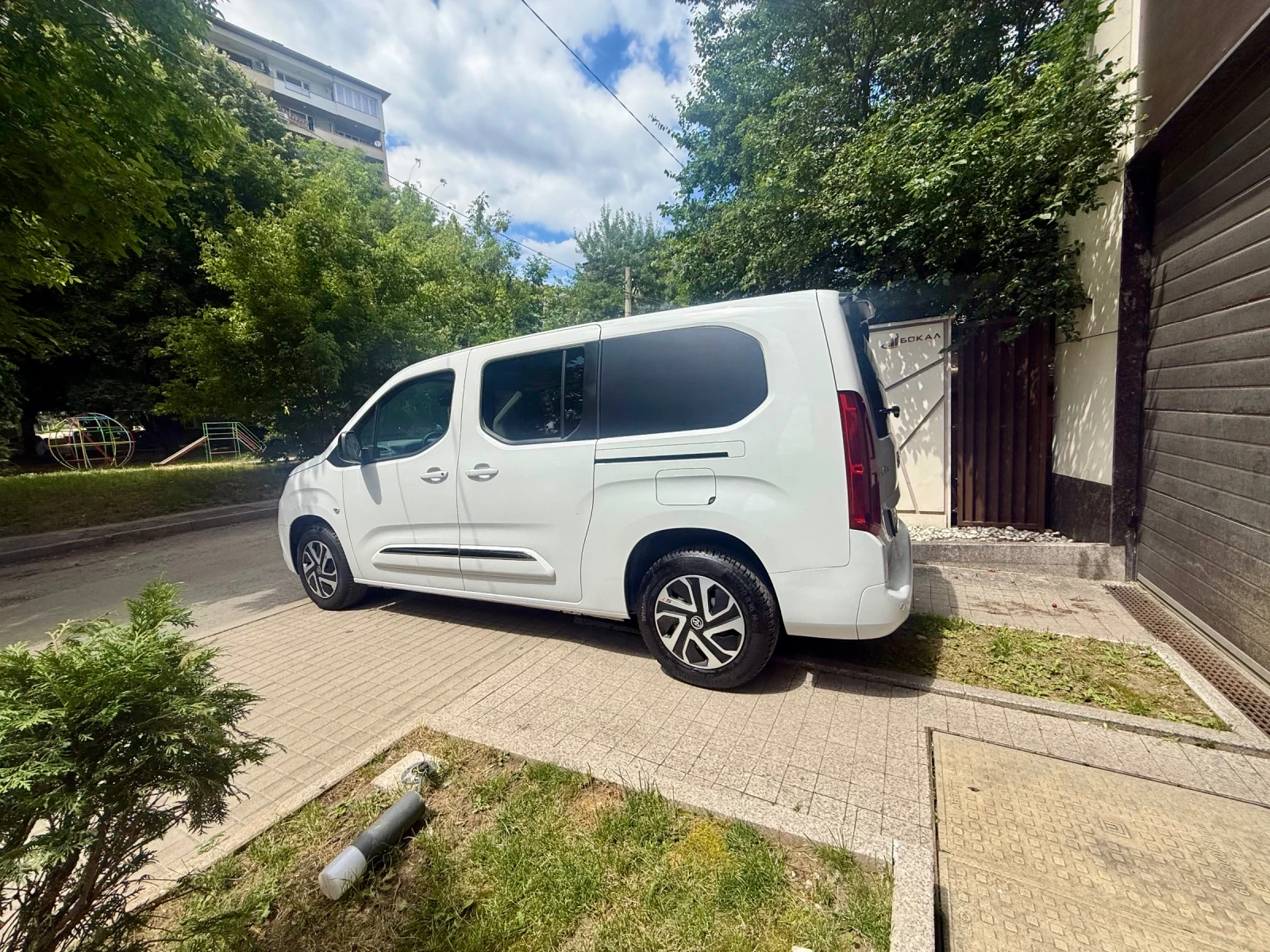 Toyota Proace City Verso Автомат/МаксиБаза/2пл.врати/ЧистоНова, снимка 7 - Автомобили и джипове - 55696005