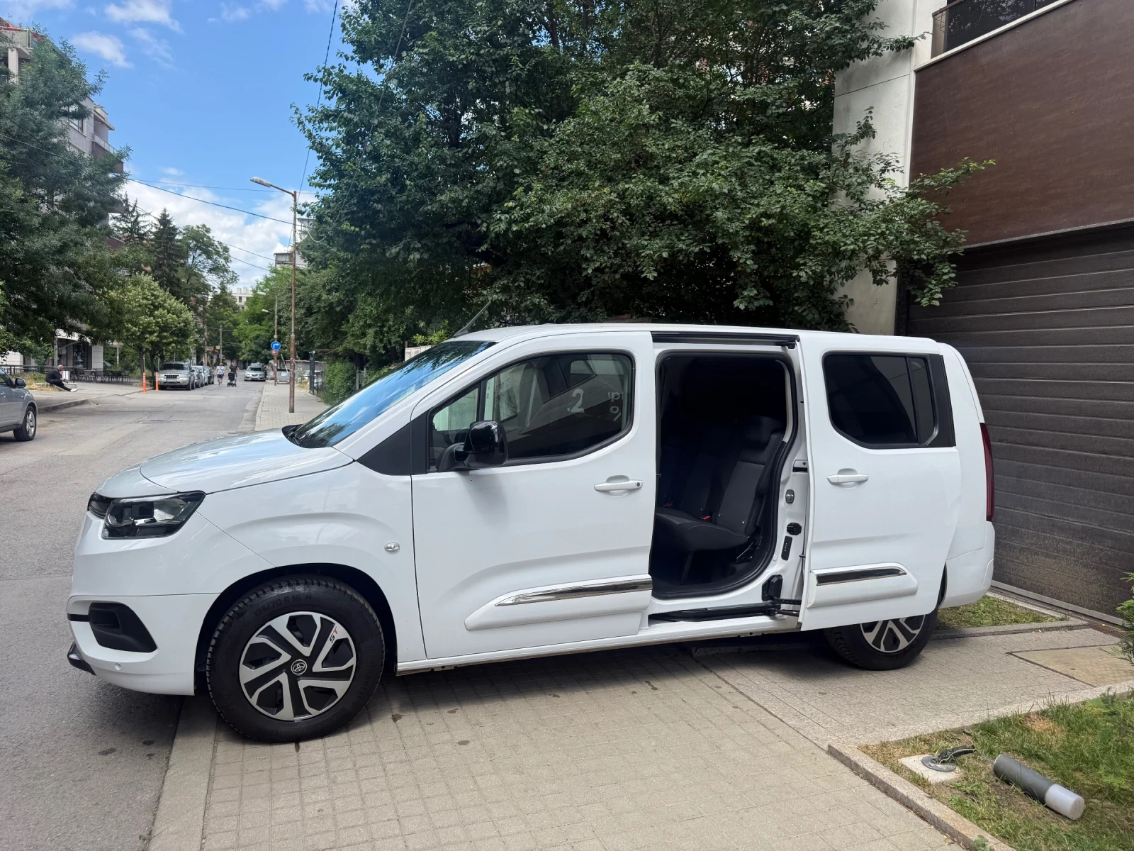 Toyota Proace City Verso Автомат/МаксиБаза/2пл.врати/ЧистоНова, снимка 9 - Автомобили и джипове - 55696005