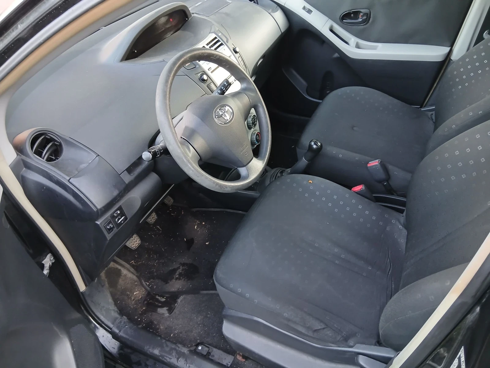 Toyota Yaris 1.3vvti, снимка 11 - Автомобили и джипове - 55985723