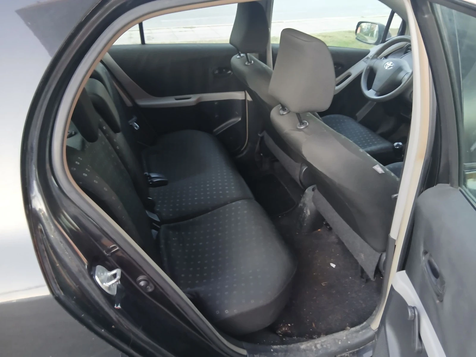Toyota Yaris 1.3vvti, снимка 10 - Автомобили и джипове - 55985723