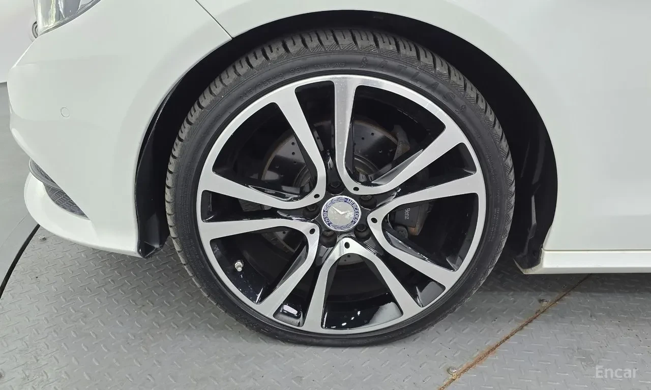 Mercedes-Benz E 220, снимка 3 - Автомобили и джипове - 56104911