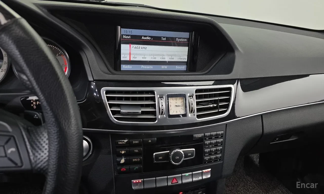 Mercedes-Benz E 220, снимка 10 - Автомобили и джипове - 56104911