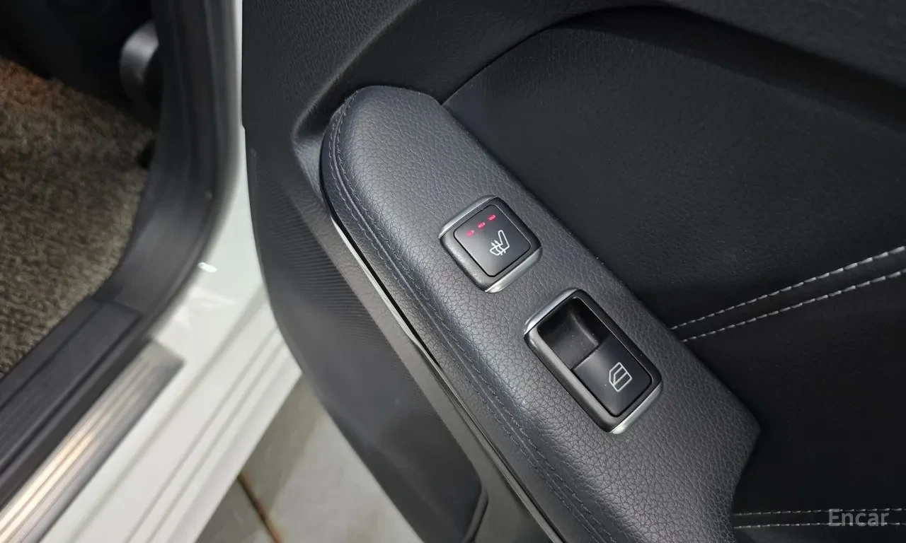 Mercedes-Benz E 220, снимка 13 - Автомобили и джипове - 56104911