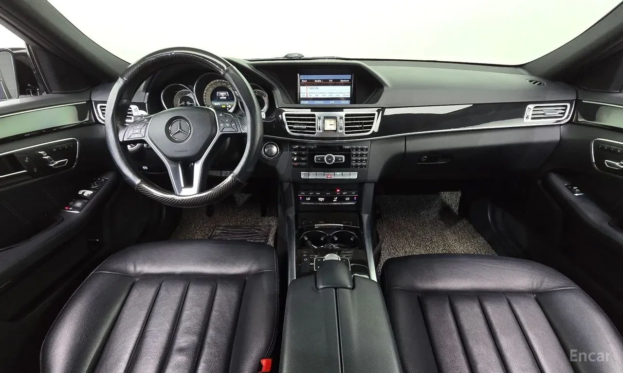 Mercedes-Benz E 220, снимка 4 - Автомобили и джипове - 56104911