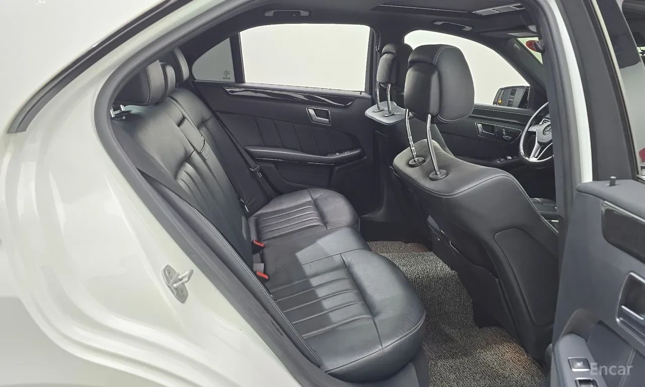 Mercedes-Benz E 220, снимка 8 - Автомобили и джипове - 56104911