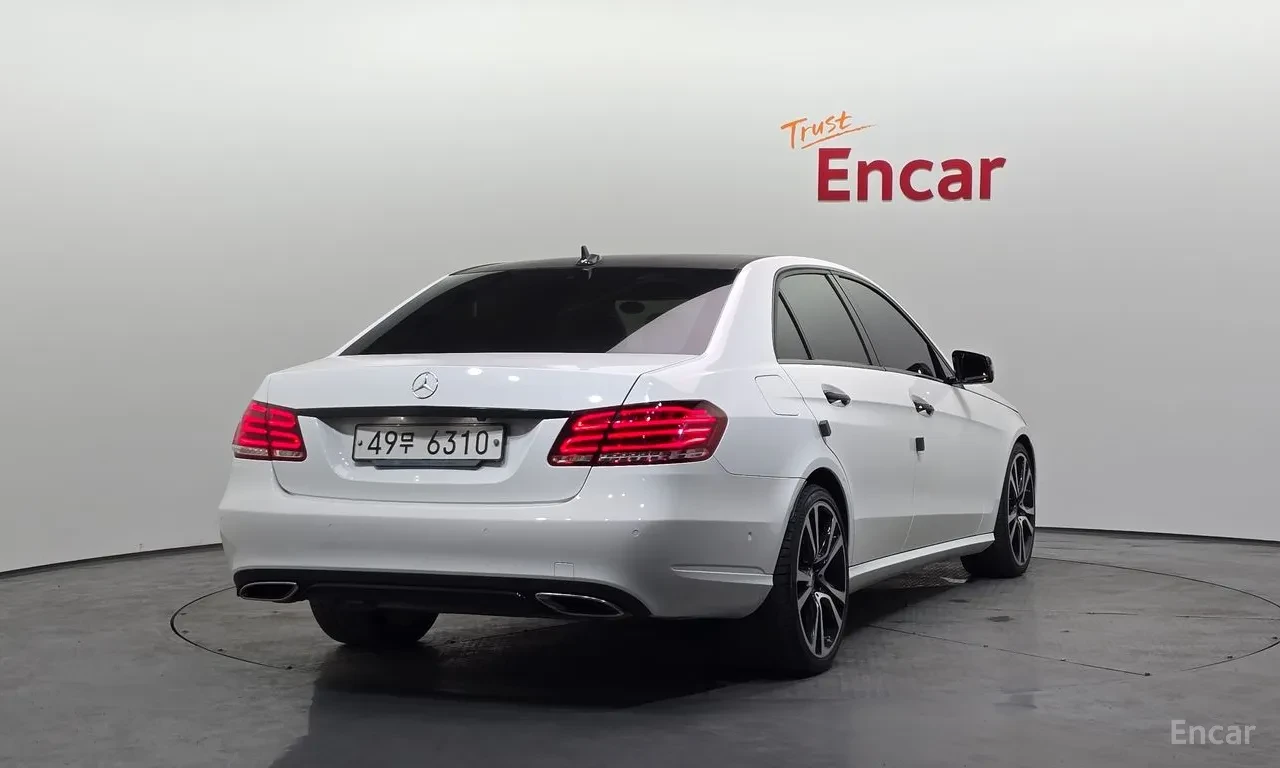Mercedes-Benz E 220, снимка 2 - Автомобили и джипове - 56104911