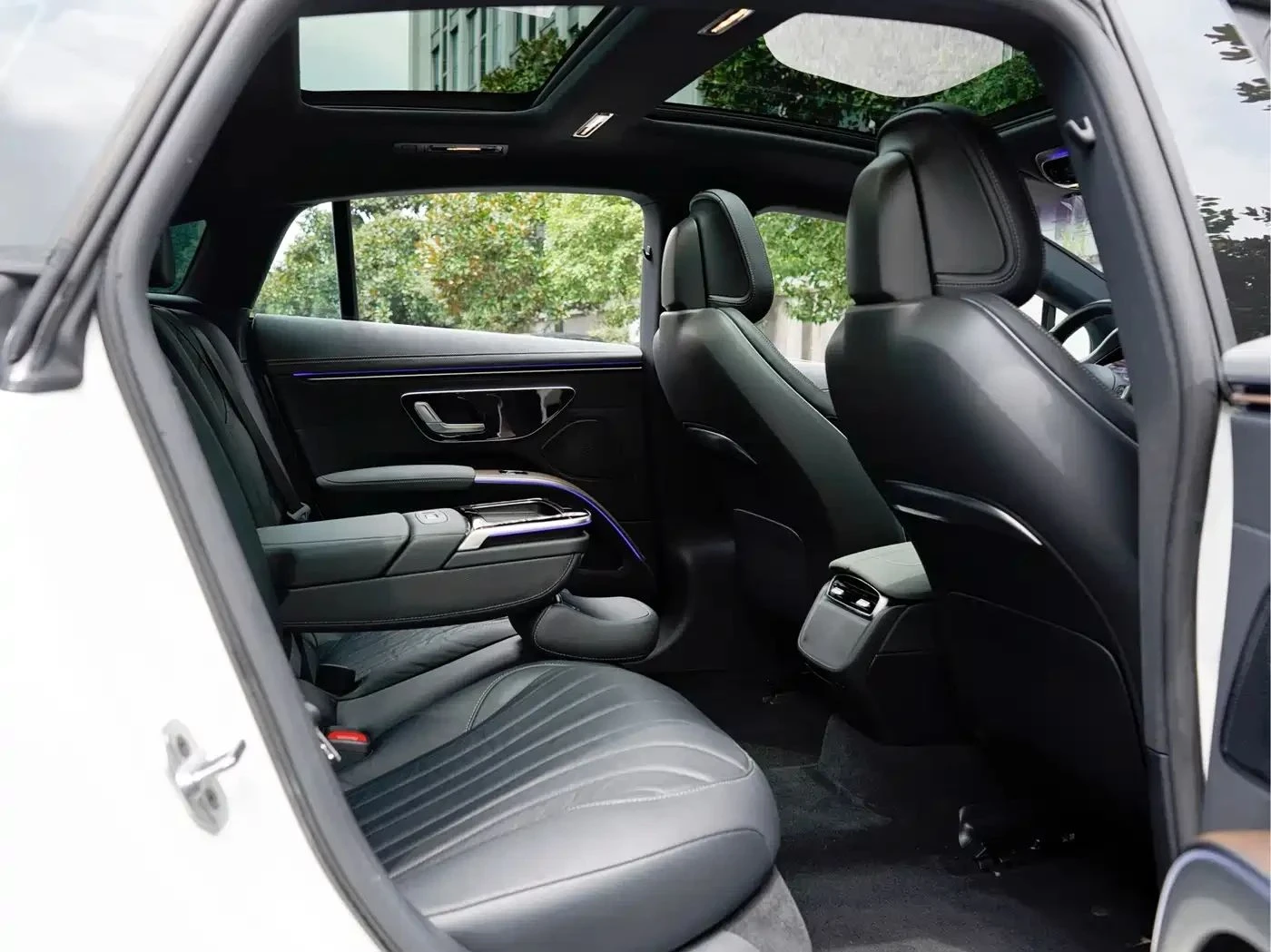 Mercedes-Benz EQS, снимка 12 - Автомобили и джипове - 56687871