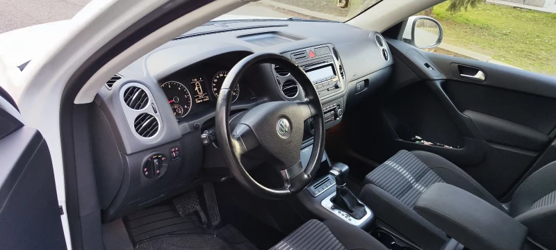 VW Tiguan, снимка 6 - Автомобили и джипове - 49581559