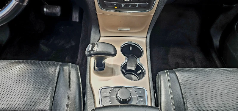 Jeep Grand cherokee Overland  УНИКАТ, снимка 16 - Автомобили и джипове - 50067115