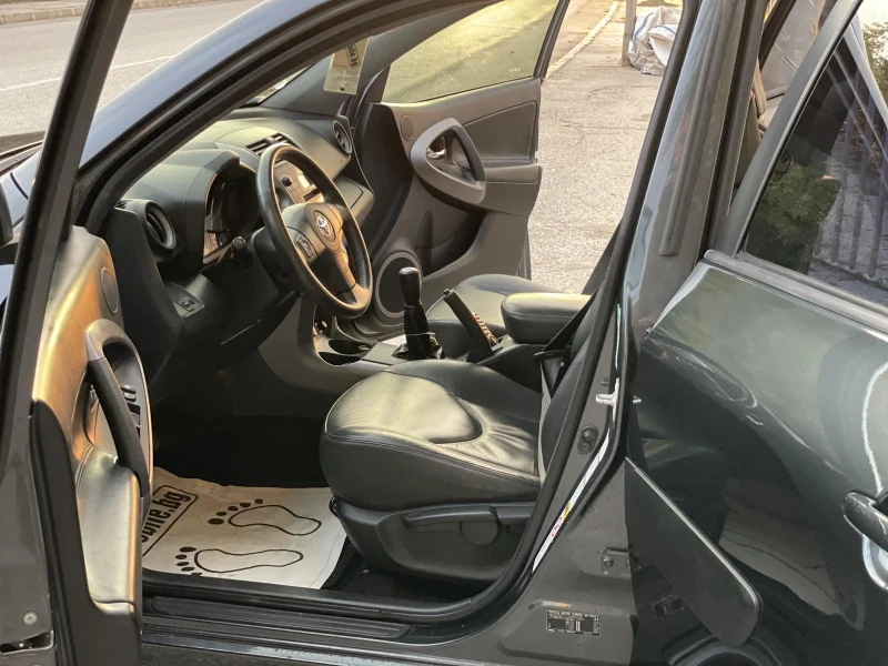 Toyota Rav4 2.0VVTI, 152кс, 4х4, КОЖА, TV, ИТАЛИЯ, снимка 7 - Автомобили и джипове - 53153833