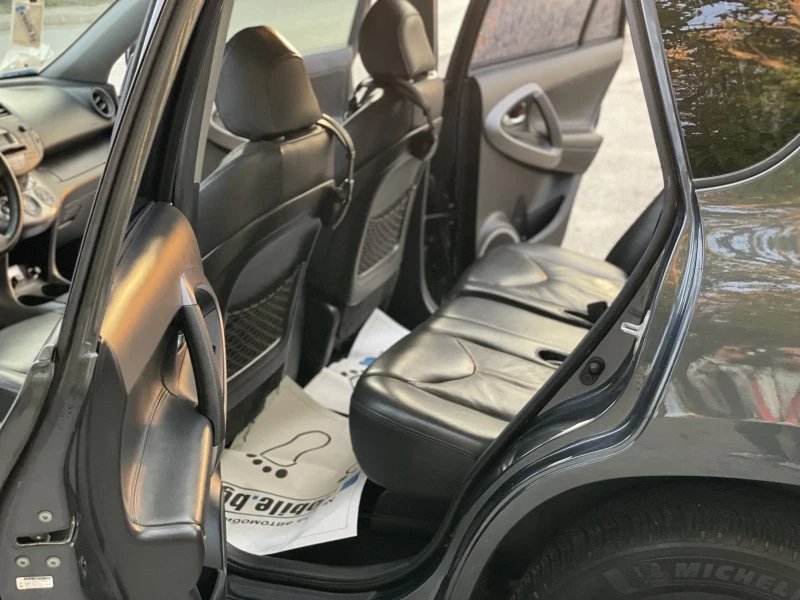 Toyota Rav4 2.0VVTI, 152кс, 4х4, КОЖА, TV, ИТАЛИЯ, снимка 15 - Автомобили и джипове - 53153833