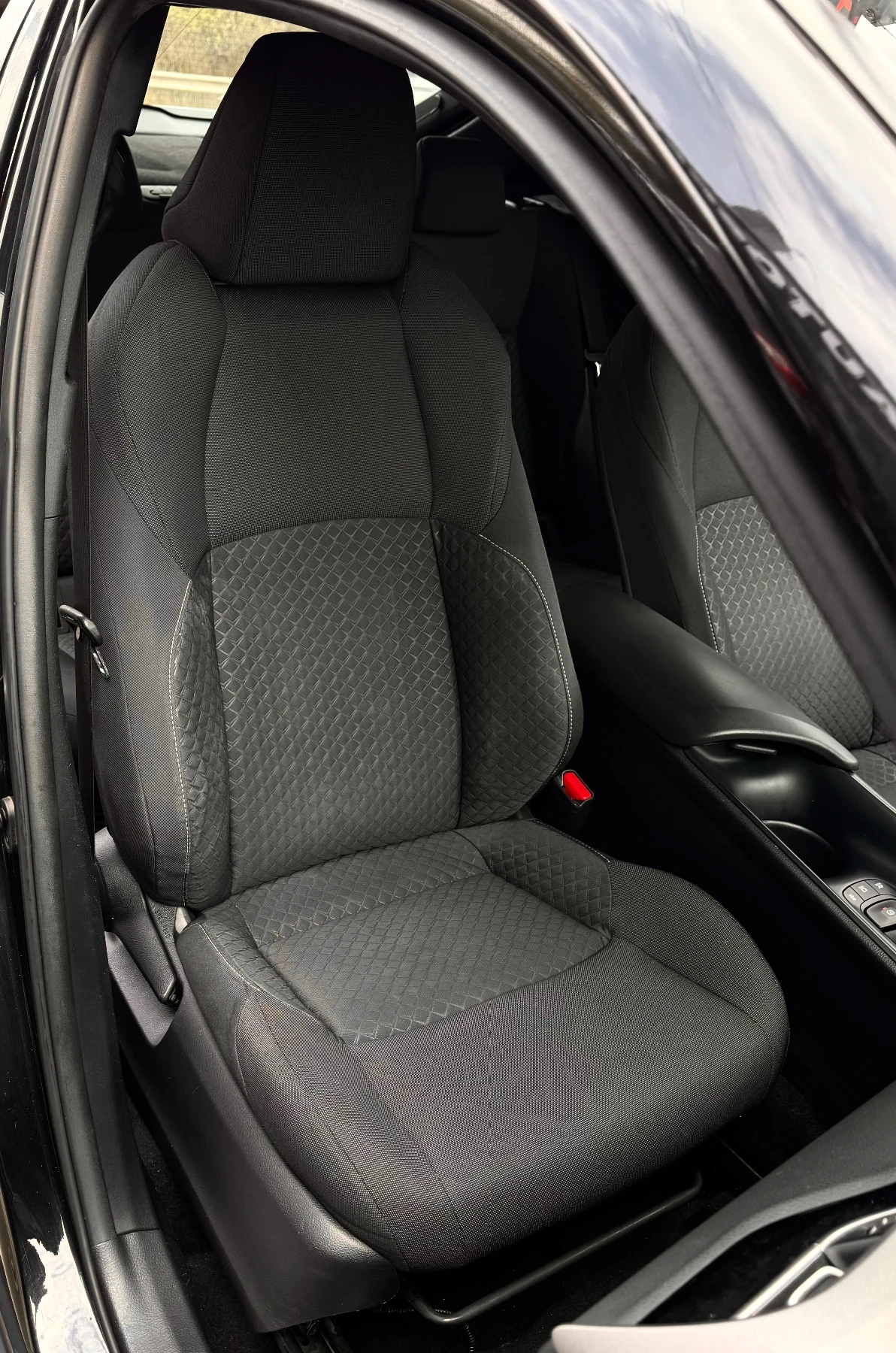 Toyota C-HR 1.8 Hybrid-FACE - изображение 10