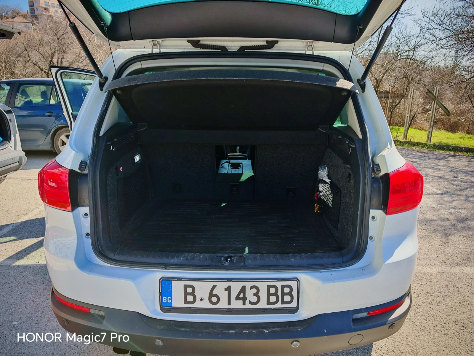 VW Tiguan 2.0 TDI 4MOTION 140к.с., снимка 15 - Автомобили и джипове - 53823594