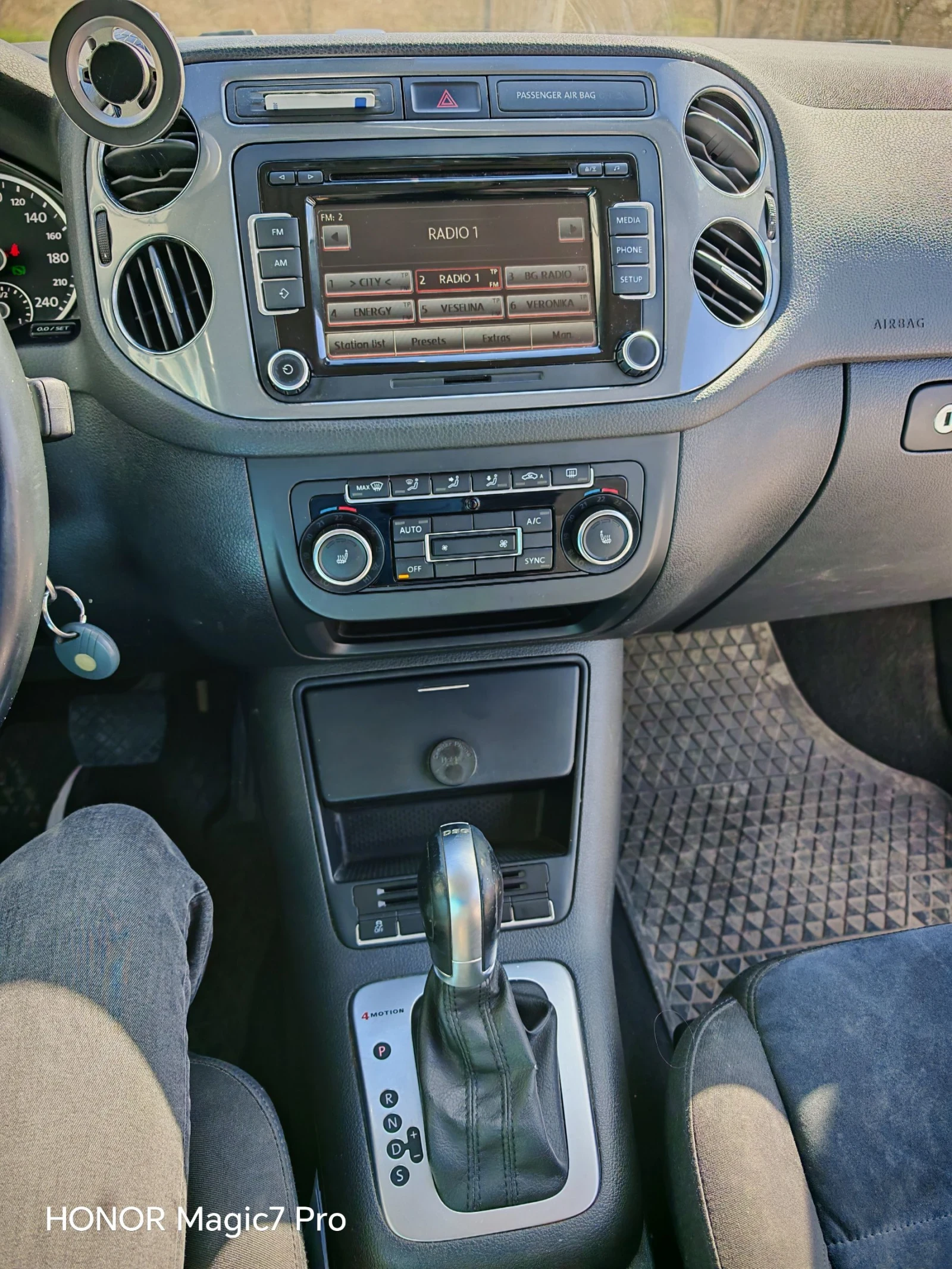 VW Tiguan 2.0 TDI 4MOTION 140к.с., снимка 11 - Автомобили и джипове - 53823594