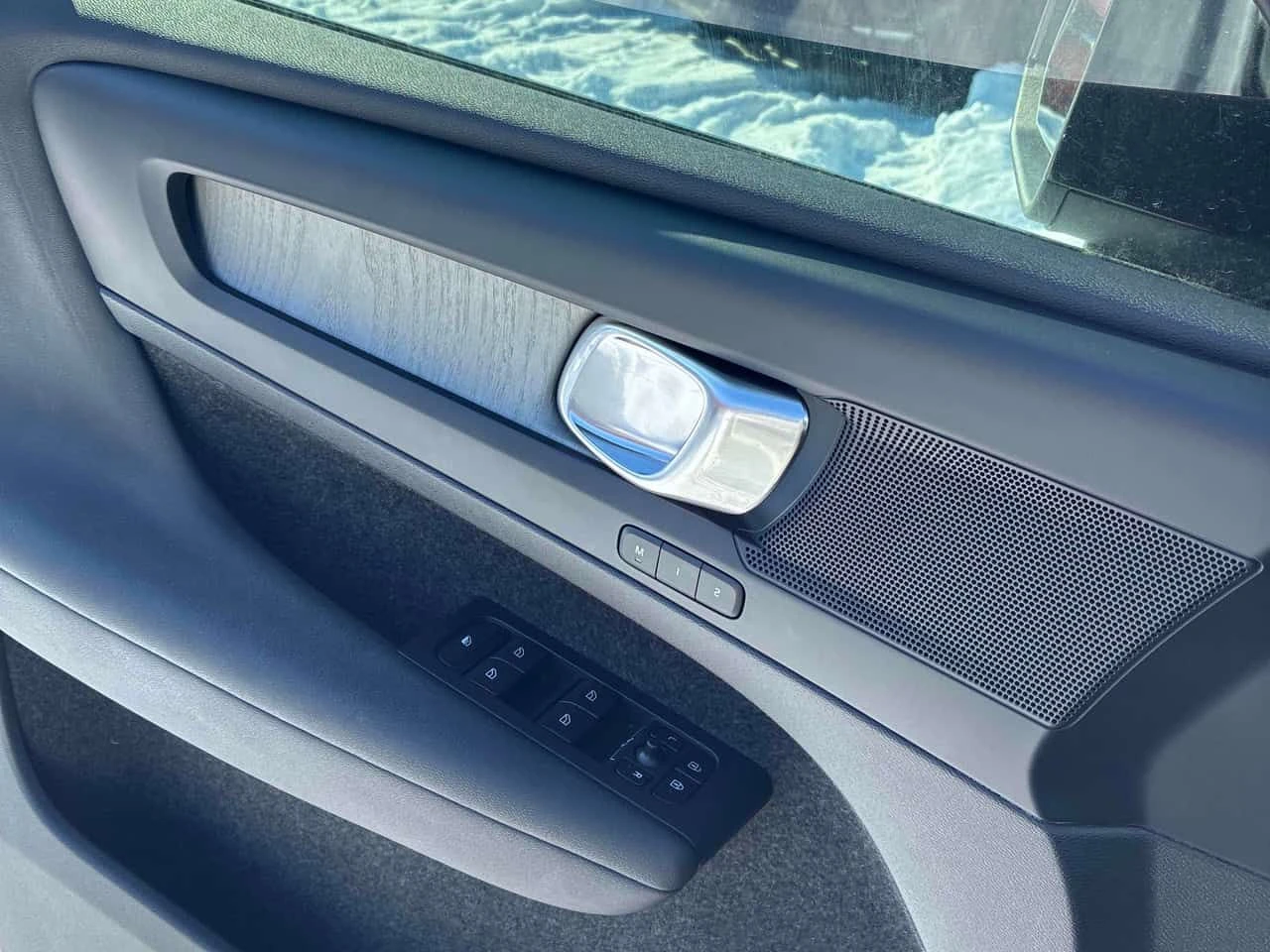 Volvo XC40 /360/DISTRONIC/ВНОС ОТ ЕВРОПА , снимка 11 - Автомобили и джипове - 53868246