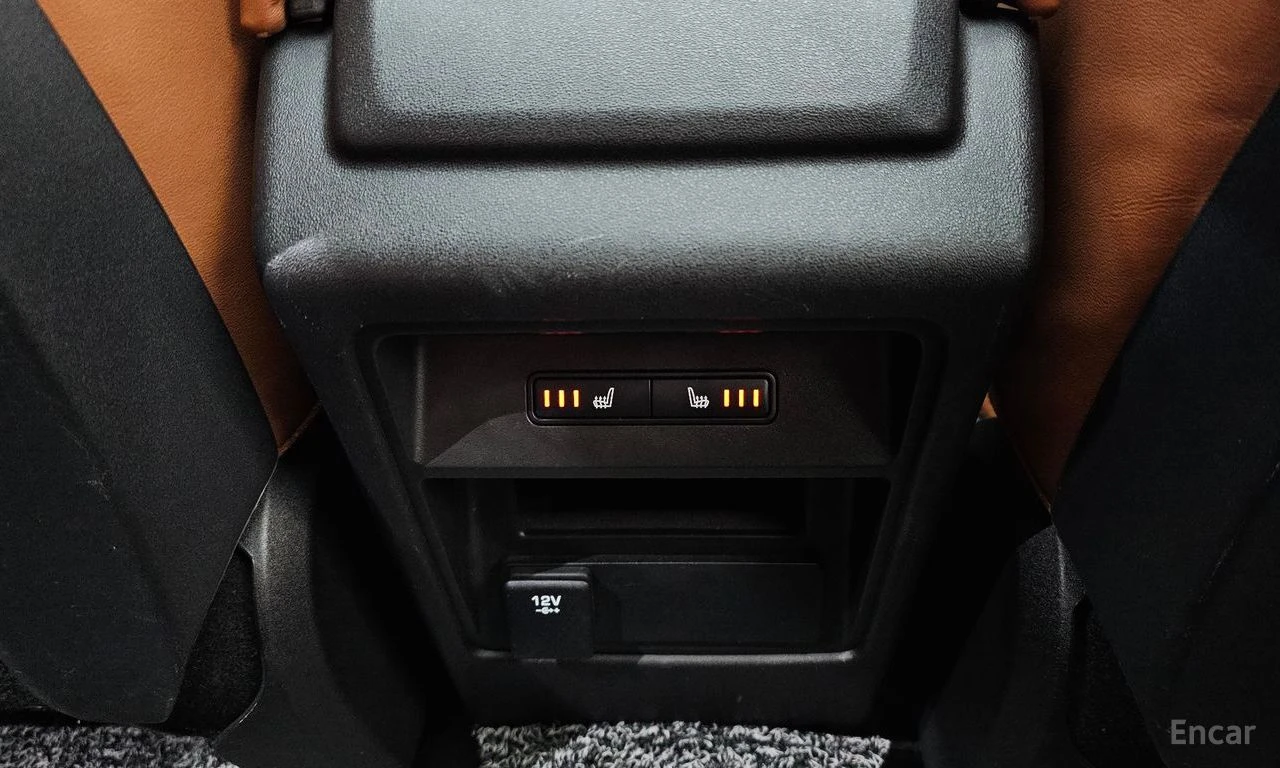 Land Rover Discovery Sport * 2.0d* КОЖА* ПОДГРЕВ* ПАНОРАМА* КАМЕРА* NAVI* LED, снимка 15 - Автомобили и джипове - 54596080