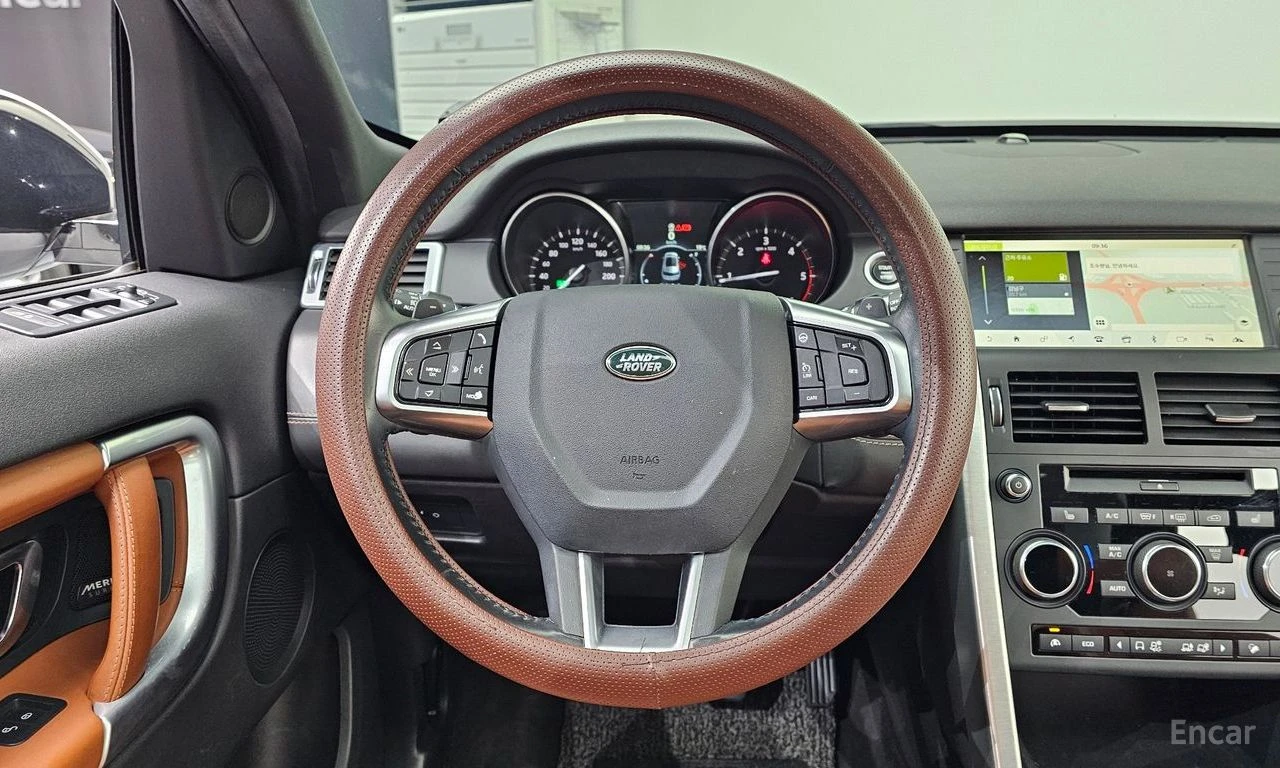 Land Rover Discovery Sport * 2.0d* КОЖА* ПОДГРЕВ* ПАНОРАМА* КАМЕРА* NAVI* LED, снимка 12 - Автомобили и джипове - 54596080