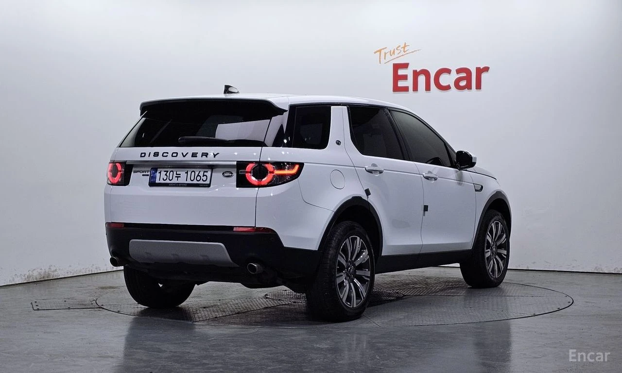 Land Rover Discovery Sport * 2.0d* КОЖА* ПОДГРЕВ* ПАНОРАМА* КАМЕРА* NAVI* LED, снимка 2 - Автомобили и джипове - 54596080