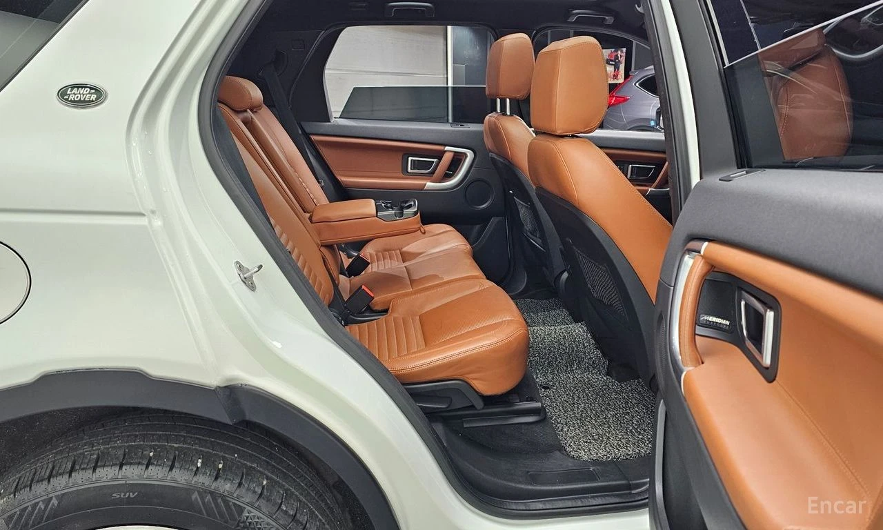 Land Rover Discovery Sport * 2.0d* КОЖА* ПОДГРЕВ* ПАНОРАМА* КАМЕРА* NAVI* LED, снимка 11 - Автомобили и джипове - 54596080