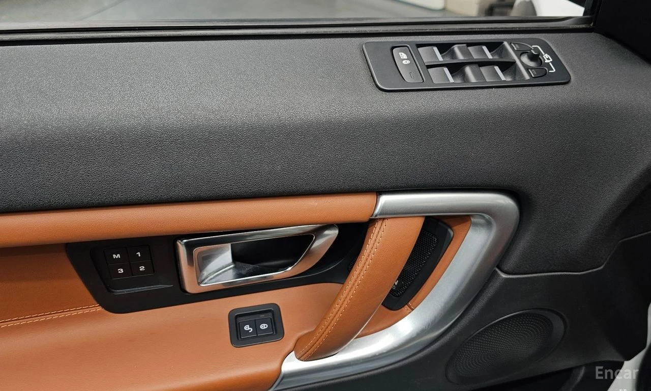 Land Rover Discovery Sport * 2.0d* КОЖА* ПОДГРЕВ* ПАНОРАМА* КАМЕРА* NAVI* LED, снимка 14 - Автомобили и джипове - 54596080