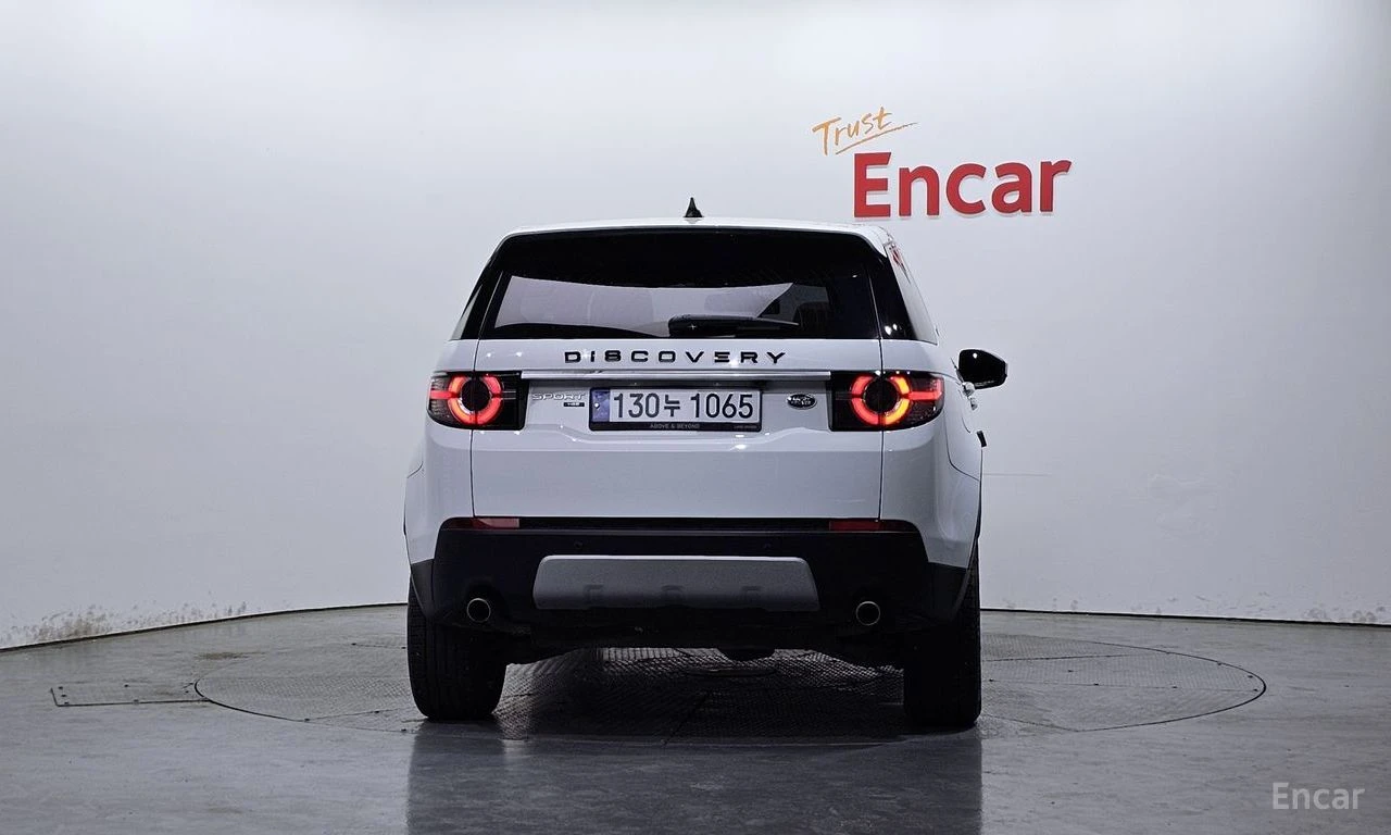 Land Rover Discovery Sport * 2.0d* КОЖА* ПОДГРЕВ* ПАНОРАМА* КАМЕРА* NAVI* LED, снимка 4 - Автомобили и джипове - 54596080
