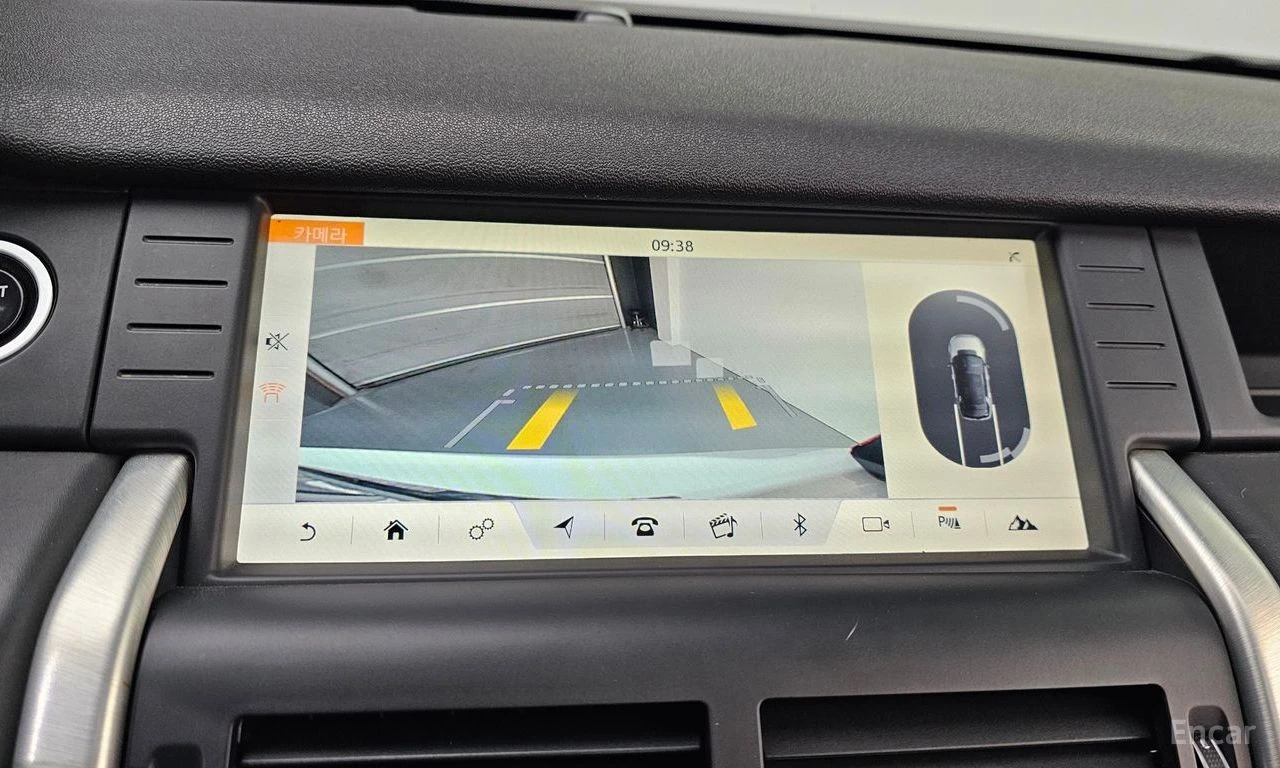 Land Rover Discovery Sport * 2.0d* КОЖА* ПОДГРЕВ* ПАНОРАМА* КАМЕРА* NAVI* LED, снимка 13 - Автомобили и джипове - 54596080