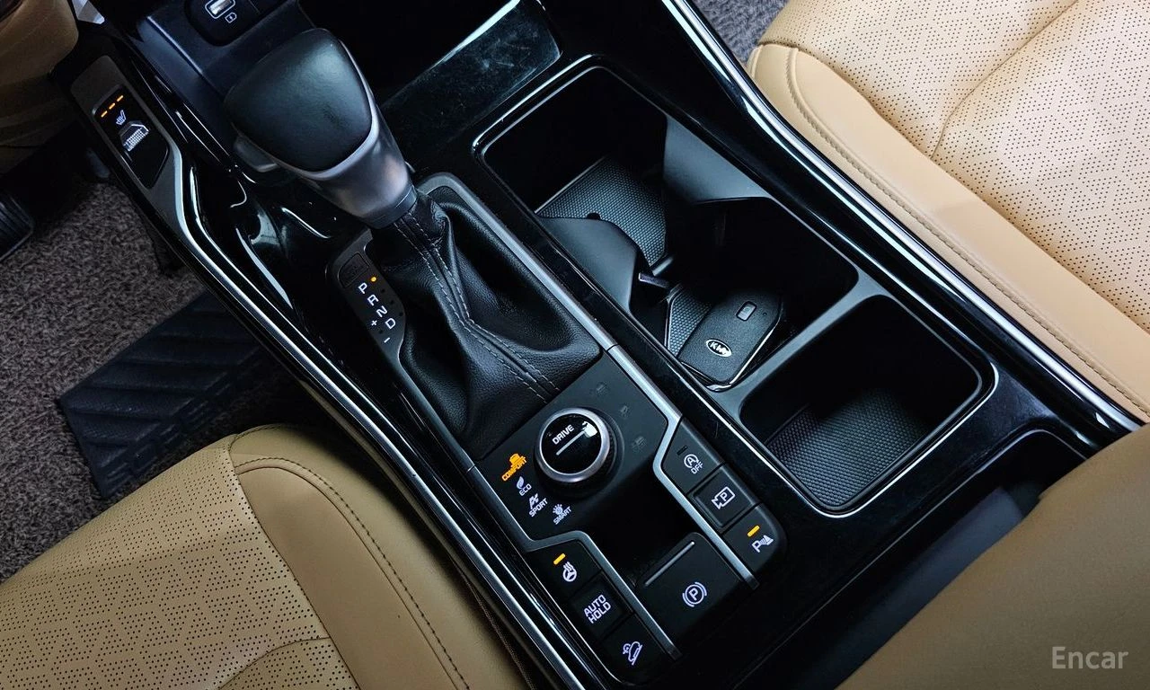 Kia Sorento 2.2D Trendy 4x4* ПОДГРЕВ* КАМЕРА* LANE ASSIST* , снимка 11 - Автомобили и джипове - 55666505