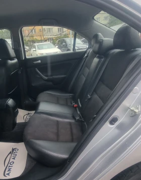 Honda Accord 2.0 i-VTEC Фейслифт!Подържана само в Хонда!, снимка 11