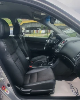Honda Accord 2.0 i-VTEC Фейслифт!Подържана само в Хонда!, снимка 10