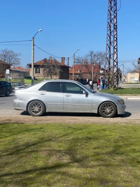 ����� �� �������� �� Lexus IS 200