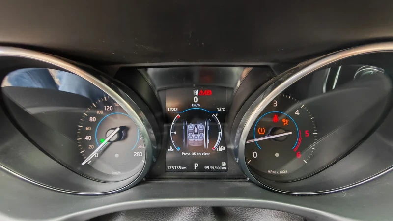 Jaguar XE D180, снимка 14 - Автомобили и джипове - 53006553