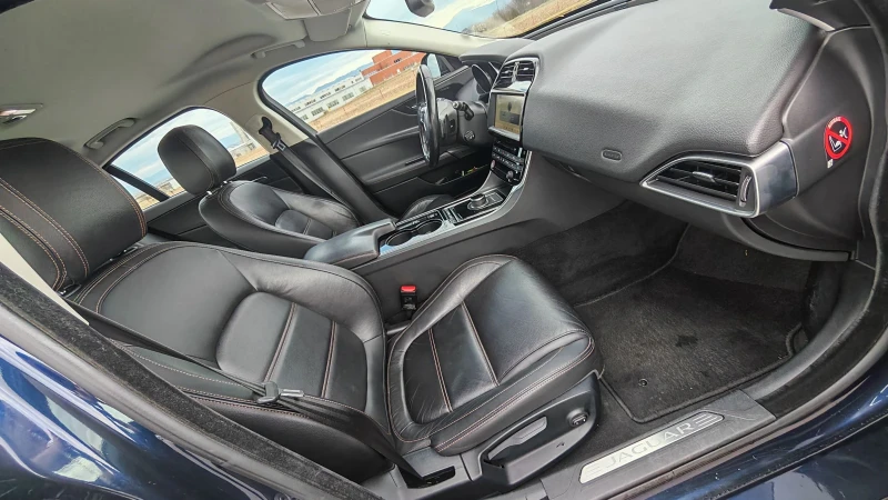 Jaguar XE D180, снимка 12 - Автомобили и джипове - 53006553