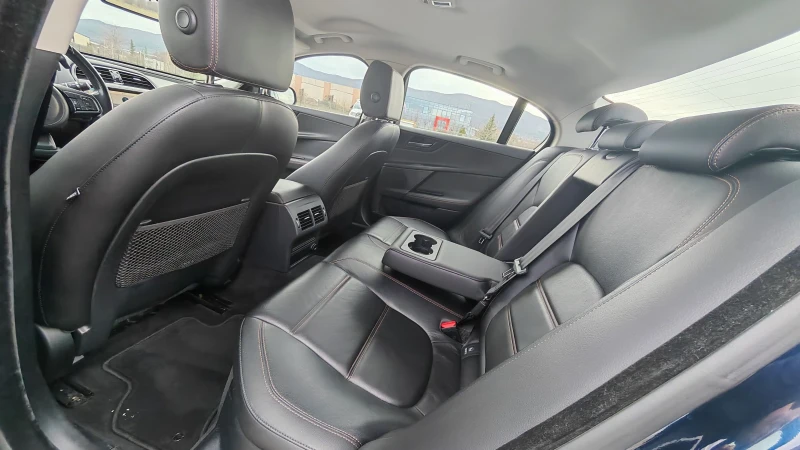 Jaguar XE D180, снимка 11 - Автомобили и джипове - 53006553