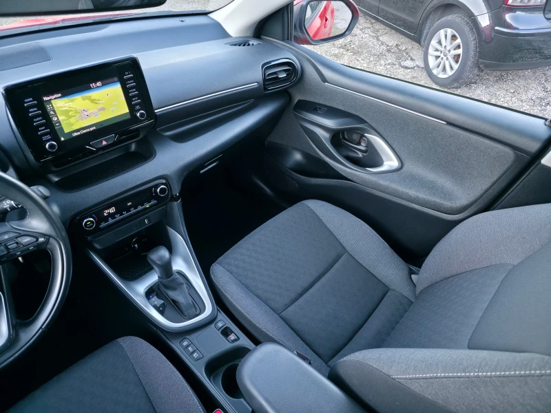 Toyota Yaris 1.5 HYBRID Tokyo Fusion EURO6d, снимка 13 - Автомобили и джипове - 53167200