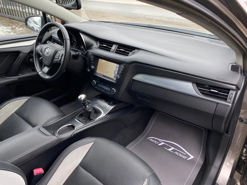 Toyota Avensis Executive* Pano* Key GO* Full* , снимка 10 - Автомобили и джипове - 53339212