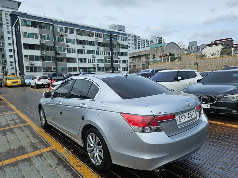 Honda Accord 3.5 8Th Generation, снимка 6 - Автомобили и джипове - 55898535