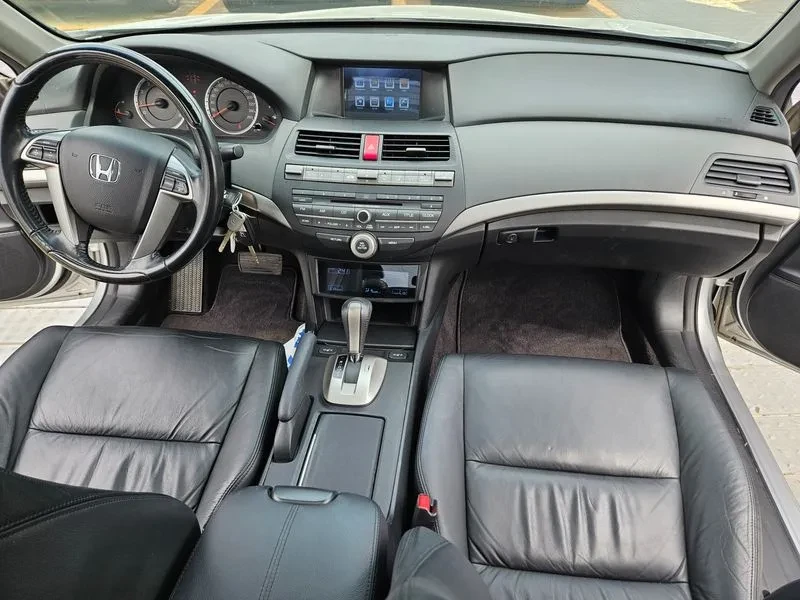Honda Accord 3.5 8Th Generation, снимка 10 - Автомобили и джипове - 55898535