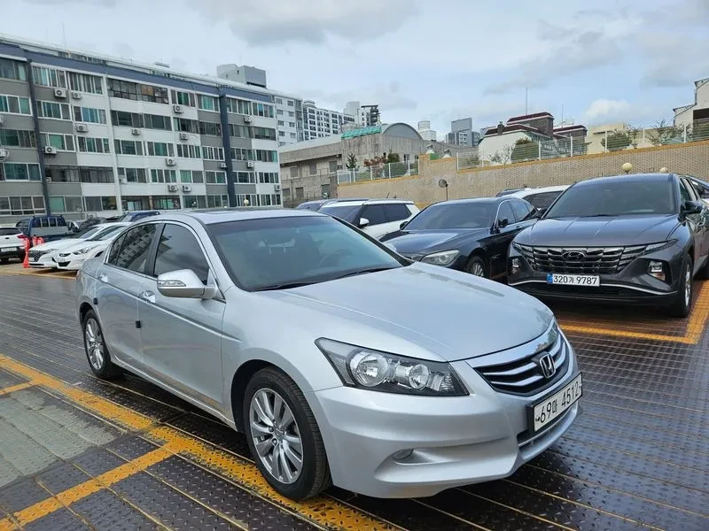 Honda Accord 3.5 8Th Generation, снимка 2 - Автомобили и джипове - 55898535