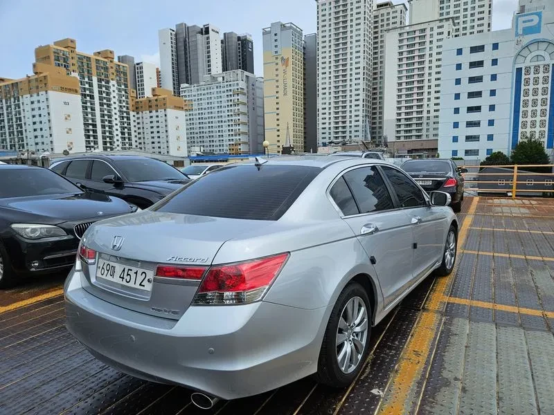 Honda Accord 3.5 8Th Generation, снимка 4 - Автомобили и джипове - 55898535