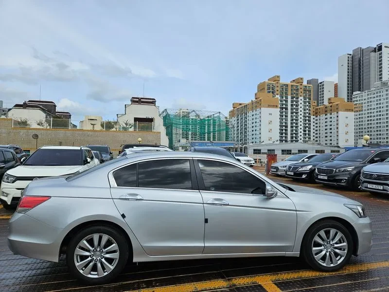 Honda Accord 3.5 8Th Generation, снимка 3 - Автомобили и джипове - 55898535
