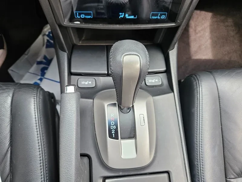 Honda Accord 3.5 8Th Generation, снимка 17 - Автомобили и джипове - 55898535
