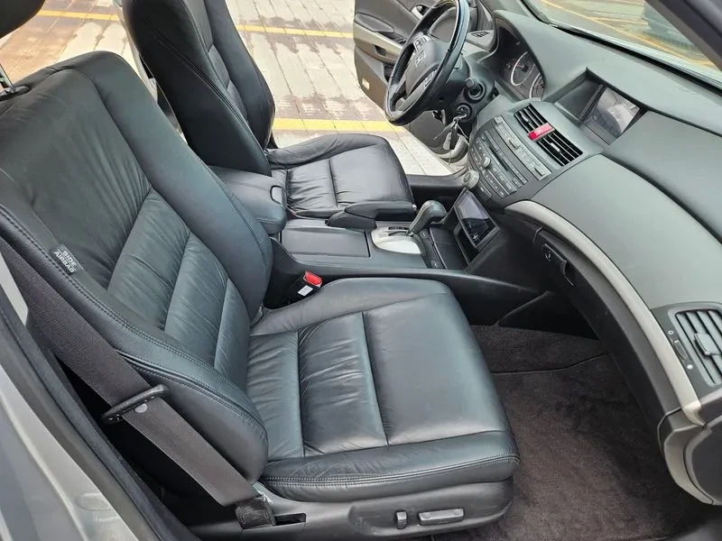 Honda Accord 3.5 8Th Generation, снимка 12 - Автомобили и джипове - 55898535