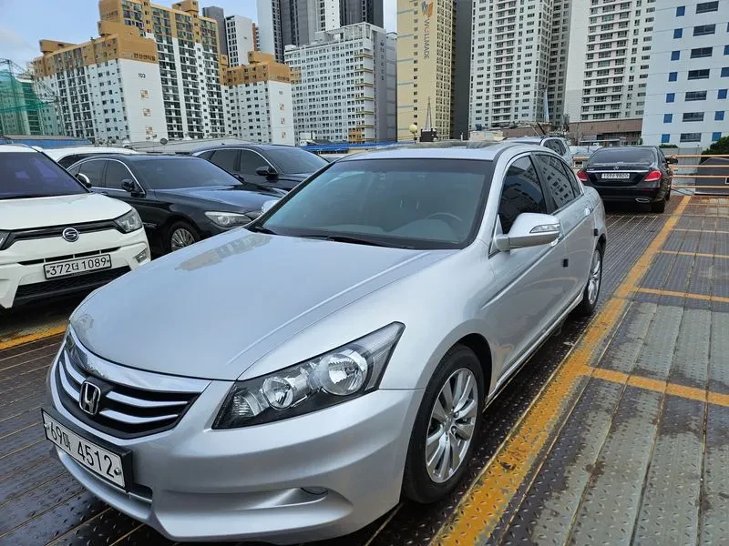 Honda Accord 3.5 8Th Generation, снимка 8 - Автомобили и джипове - 55898535