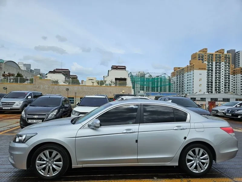 Honda Accord 3.5 8Th Generation, снимка 7 - Автомобили и джипове - 55898535