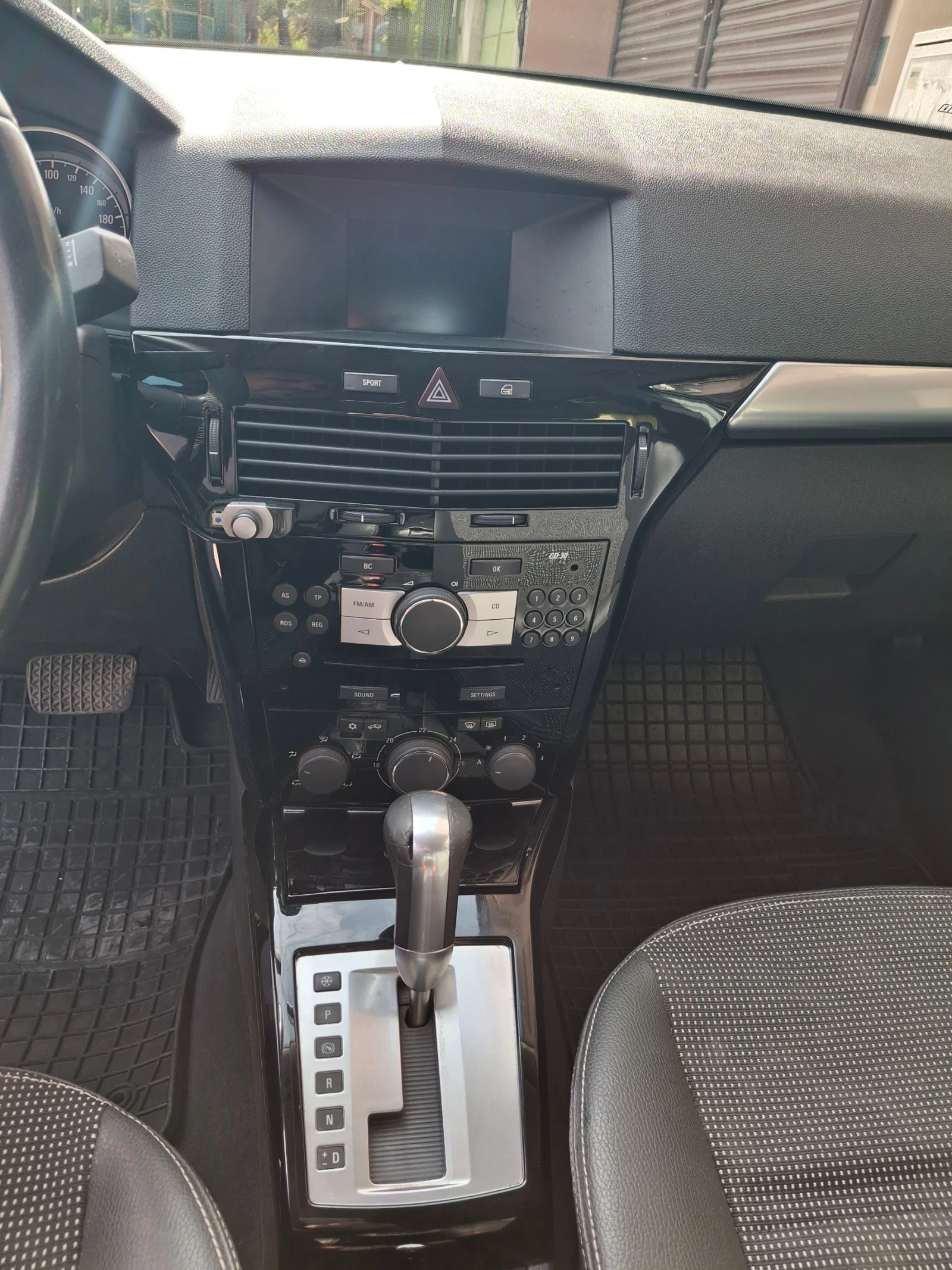 Opel Astra  Opel Astra 1.9 CDTI - изображение 8