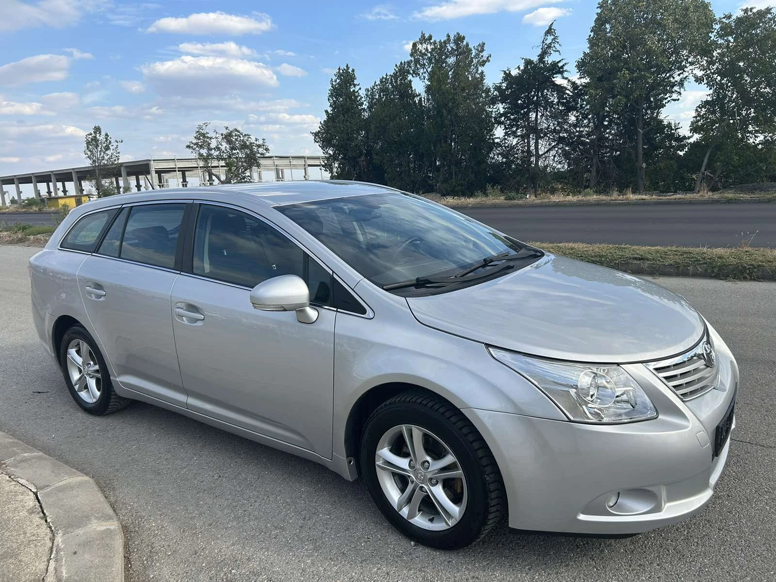 Toyota Avensis 2.0i Automatic - изображение 2