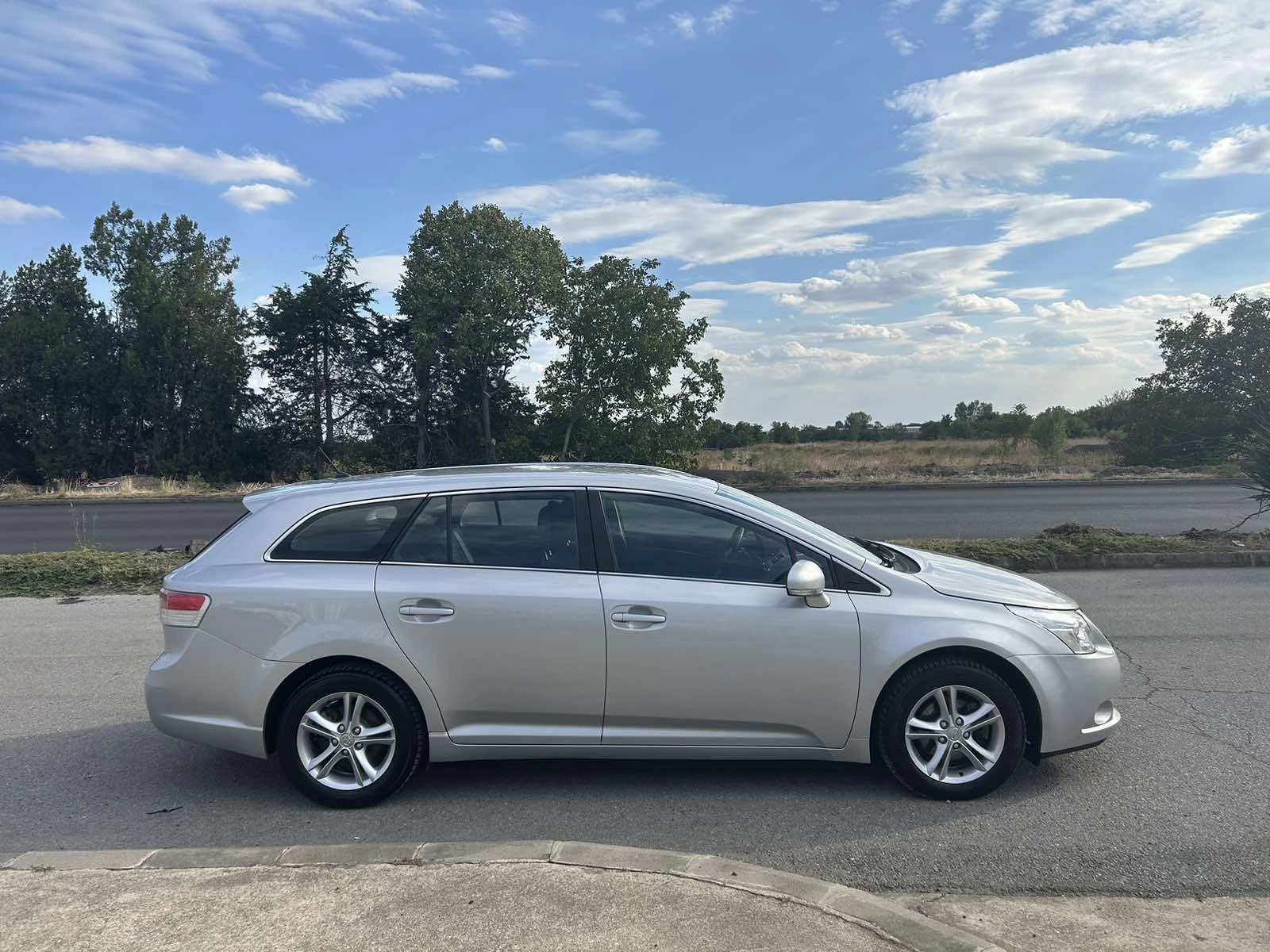 Toyota Avensis 2.0i Automatic - изображение 3