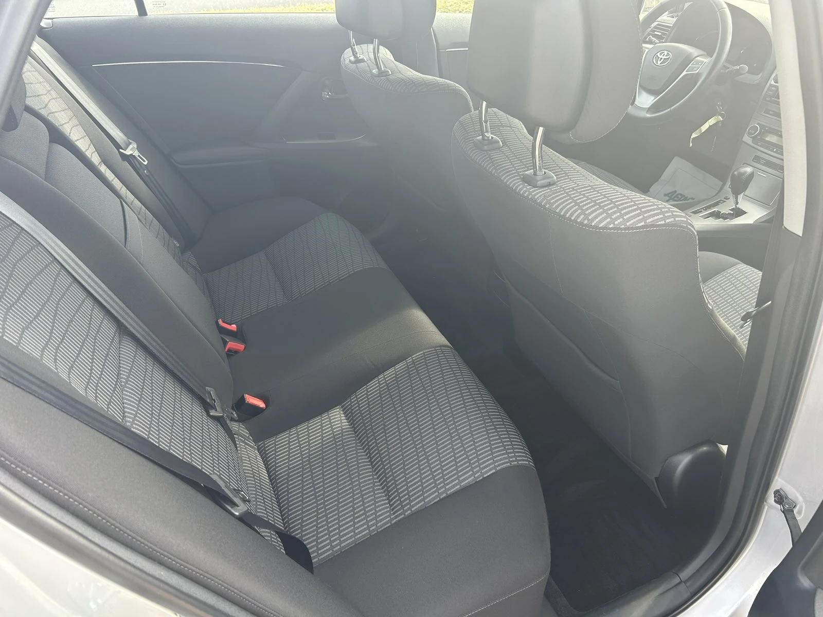 Toyota Avensis 2.0i Automatic - изображение 10